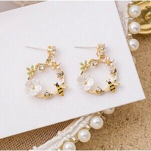 NEW Dainty Garden Coquette Cottage Ethereal Flower Bee Gold Wreath Earrings